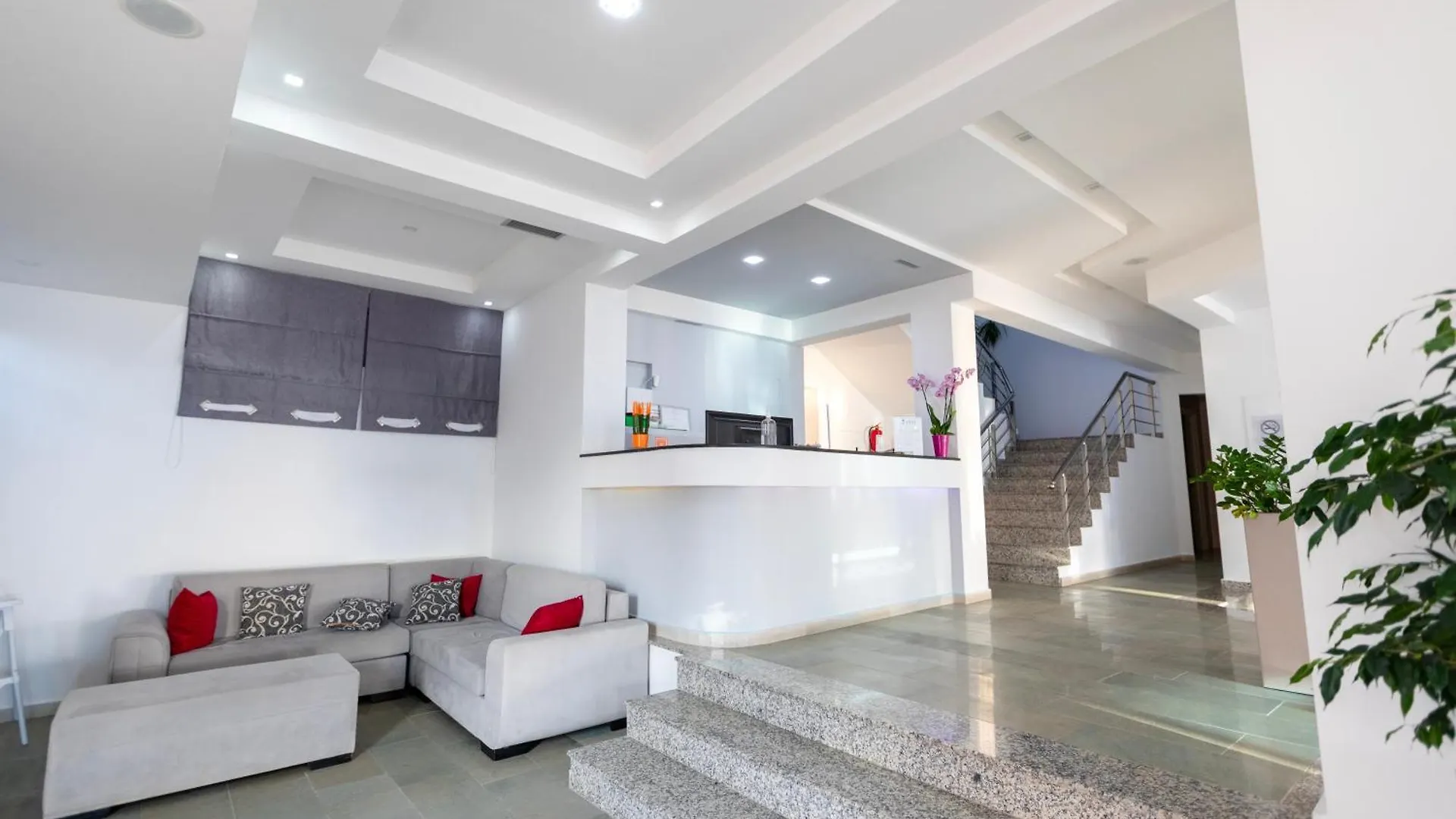 Hotel Agel Sarandë 4*,