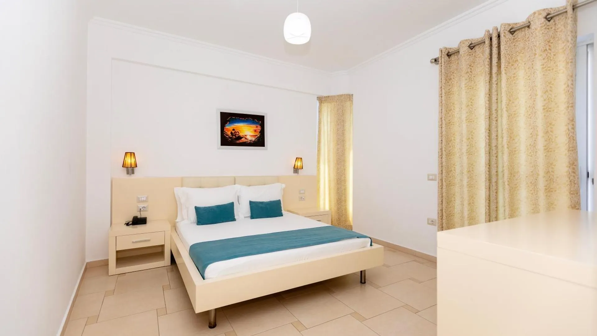 Hotel Agel Sarandë 4*,