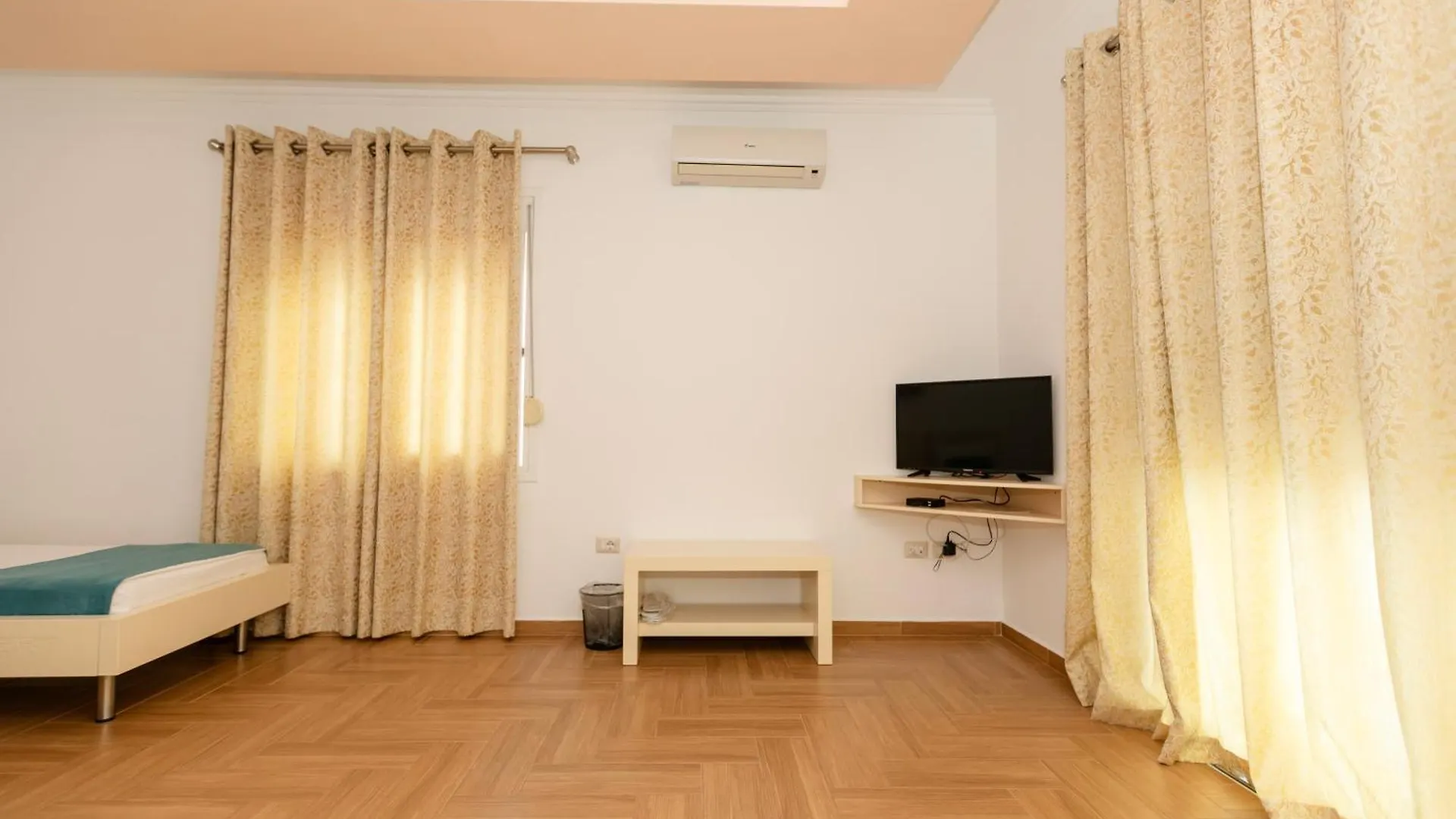 ****  Hotel Agel Sarandë Albania